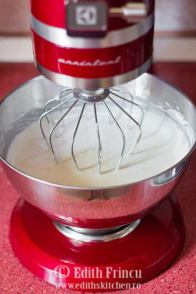 Cheesecake cu zmeura mixer cu crema de branza1 - Cheesecake cu zmeura
