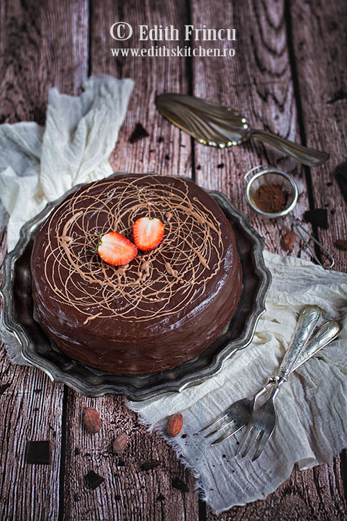tort de cicolata si glazura - Prajitura cu glazura de ciocolata