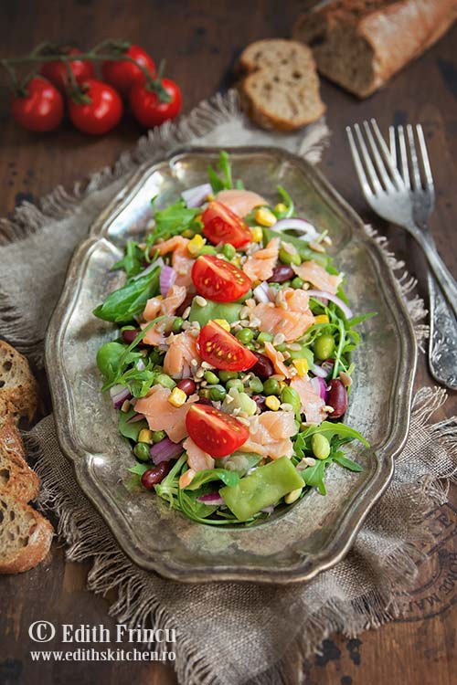 salata cu mazare fasole si somon - Salata wellness cu legume si somon