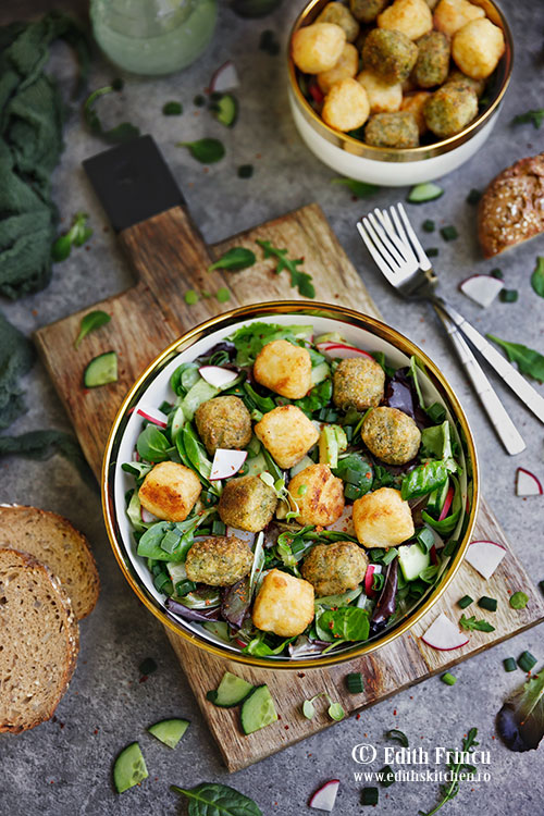 veggie tots cu salata 1 - Chiftelute cu conopida si broccoli cu salata