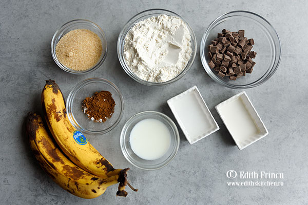 ingrediente muffins cu banane si ciocolata - Muffins cu banane si ciocolata