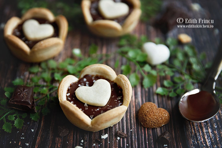 Mini tarte cu crema de branza si ciocolata mini tarte cu crema de branza si ciocolata 1 - Mini tarte cu crema de branza si ciocolata