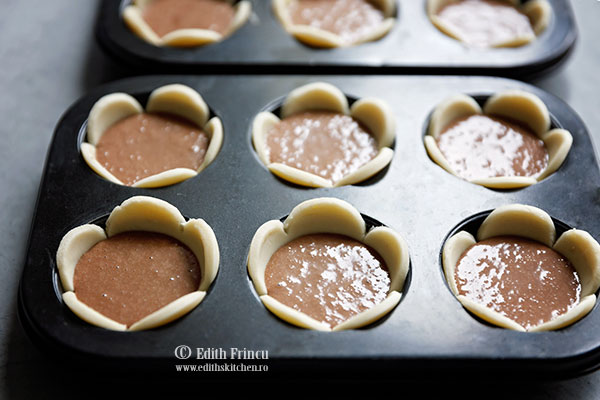 Mini tarte cu crema de branza si ciocolata mini tarte cu crema de branza si ciocolata in tava - Mini tarte cu crema de branza si ciocolata